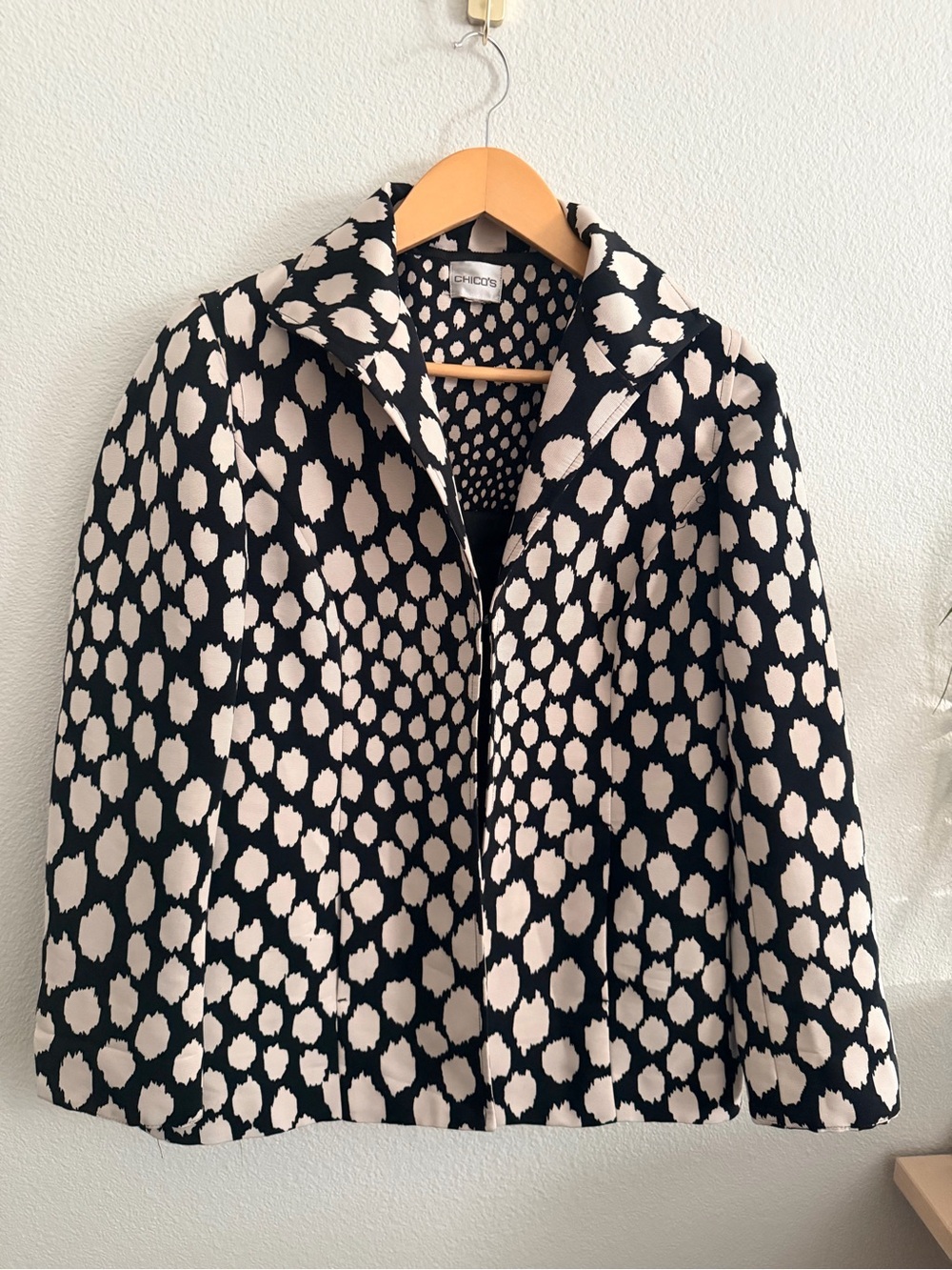 Chico’s Black Cream Animal Print Jacket Blazer Single Hook Closure Women’s
